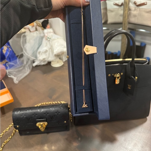 LV Volt pendant, gold, and diamond with gold chain. - Picture 2 of 15